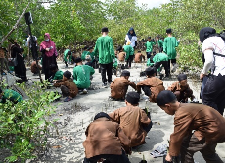 Beach Cleaning & Mangrove Seed Planting - 14