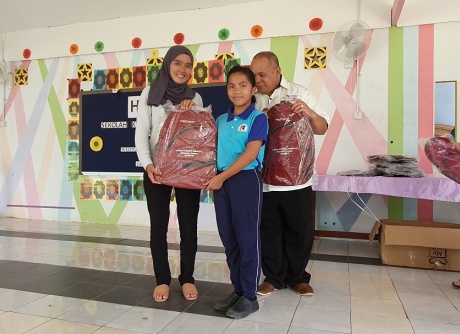 Sponsorship of School Bags to SK Selanjan