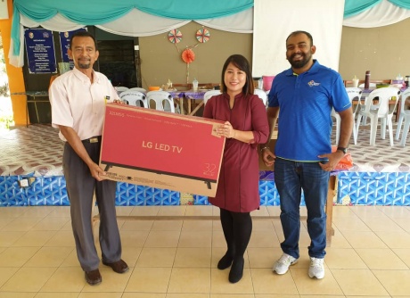 Sponsorship of School Equipment to SK Sg. Setiam, Bintulu