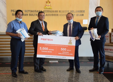 Donation of face masks and PPE suits to Selangor State Government. The donation was made by our Group CEO, Mr. Paul Lim Pay Chuan to Chief Minister of Selangor, YAB Dato’ Seri Amirudin bin Shari at Selangor State Secretary (SUK) Office in Shah Alam, Selangor.