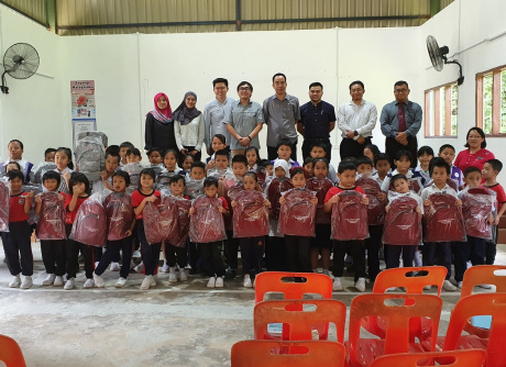 Sponsorship of School Bags_SJK(C) Chung Hua Bangkong